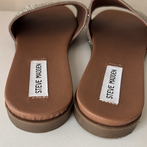 Steve Madden Silver Rhinestone Flat Sandals 8/8.5 - Picture 4 of 11